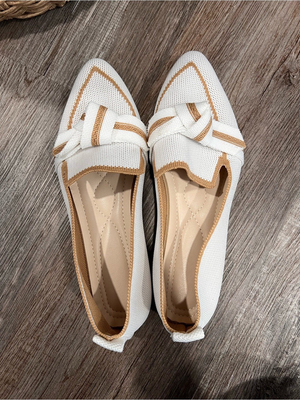 Women’s White and Tan Pointed-Toe Knit Flats